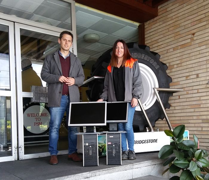 Bridgestone dona dos equipos informáticos a la Mancomunidad Altamira-Los Valles