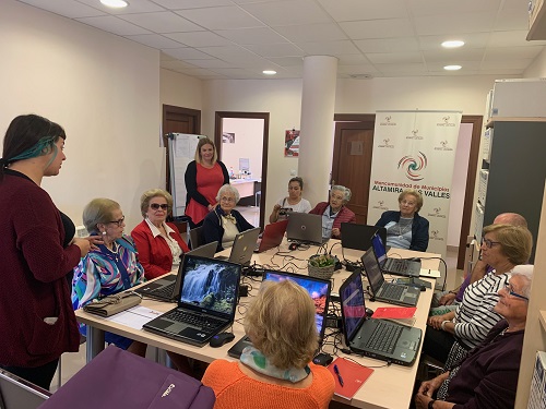 La Mancomunidad Altamira-Los Valles pone en marcha el taller de aprendizaje y uso del teléfono móvil para personas mayores