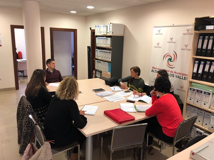 La Mancomunidad Altamira-Los Valles pondrá en marcha 5 proyectos de interés general y social que permitirán contratar a 24 profesionales en situación de desempleo.